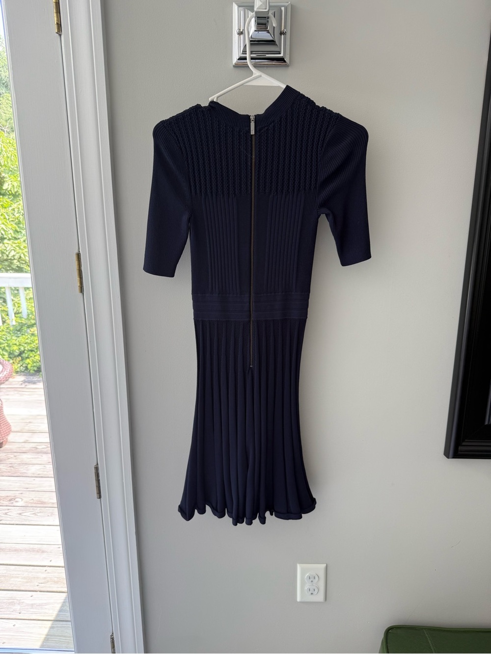 Ted Baker Olivinn knit dress -Navy Short-Sleeve Knit Fit-and-Flare Dress, size 1 - Picture 3 of 4